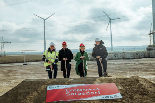 Spatenstisch_APG-UW Sarasdorf_vlnr_Gerhard Christiner_Karl Wilfing_Leonore Gewessler_Franz Mittermayer_L1640678.jpg